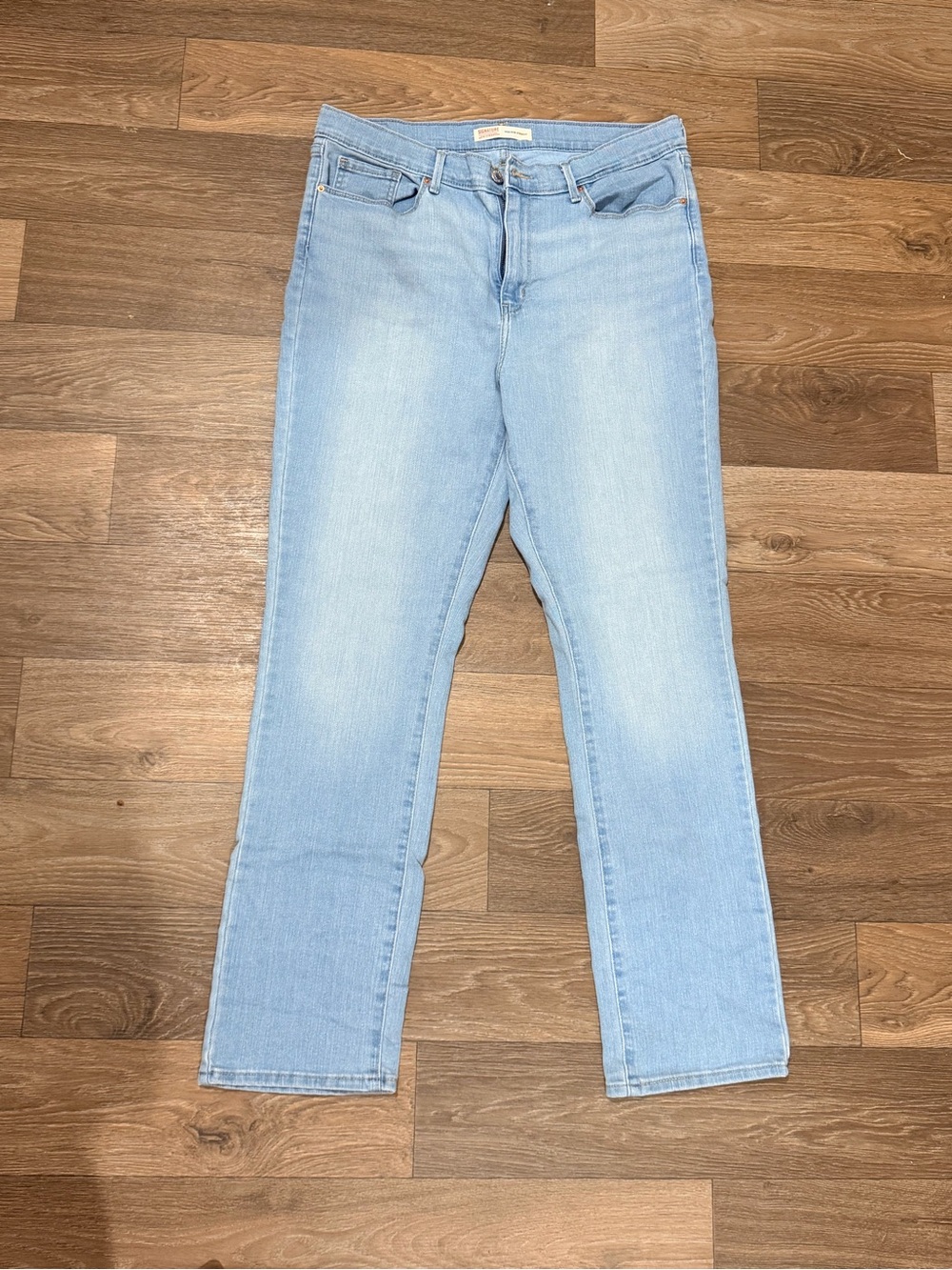 Levi's Light Wash Straight Leg Women's Jeans